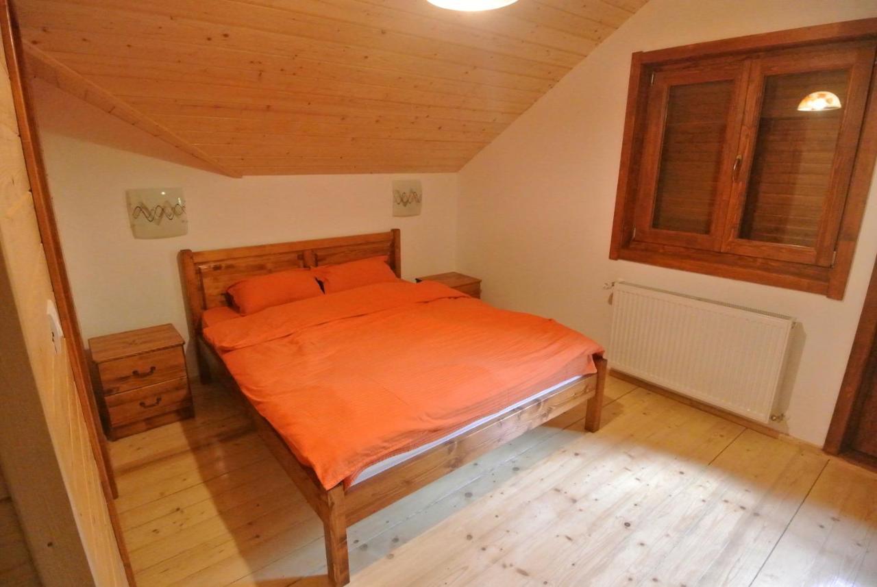 Chalet By The River Valiug Exterior photo